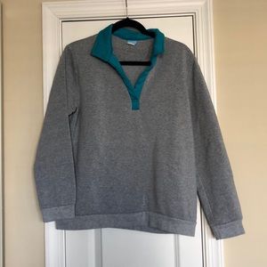 Cozy oversized sweat shirt.